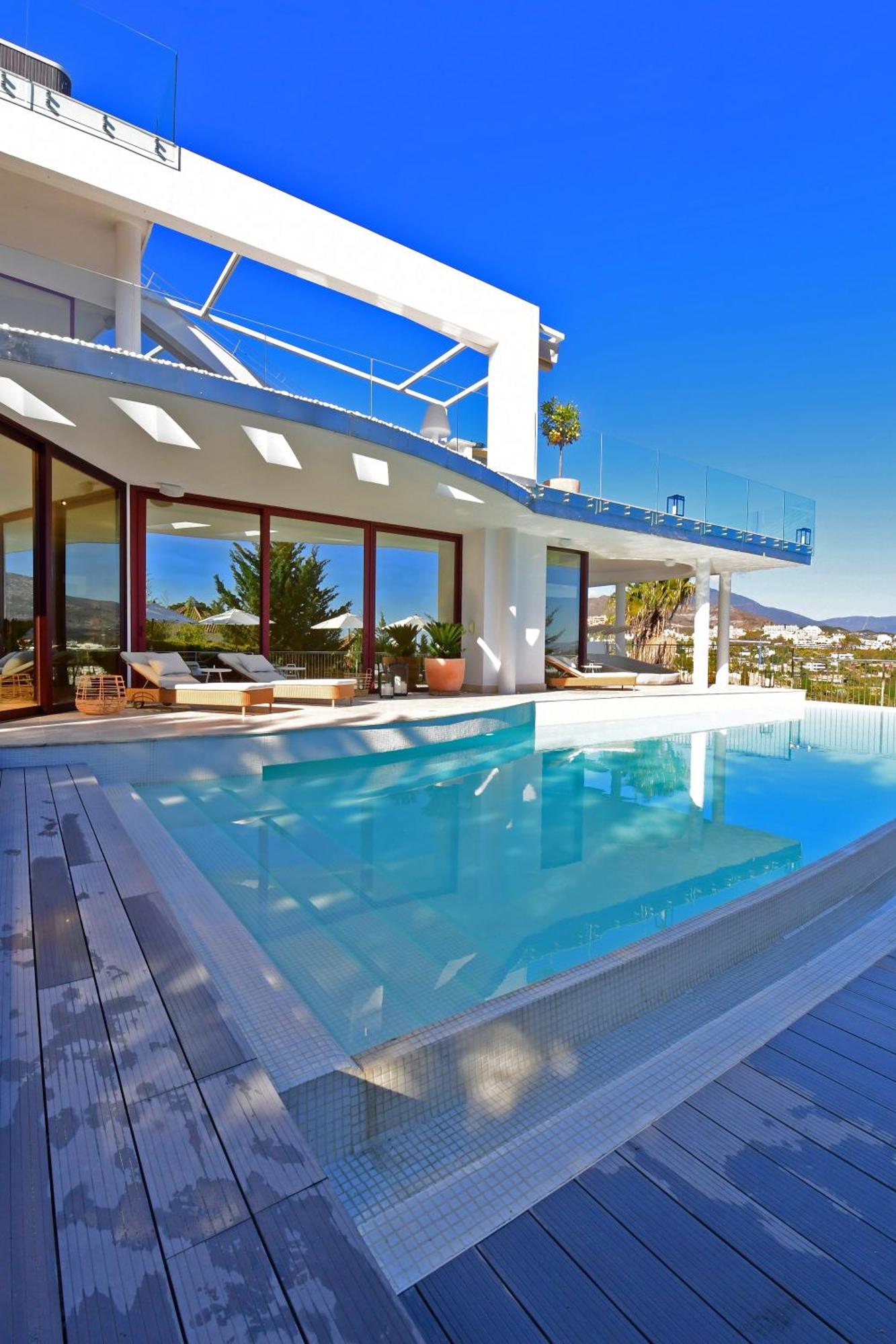 Extraordinary 7 Bdrm W Pool, Gym, Cinema Apartment Marbella