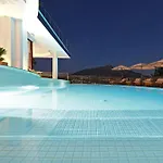Extraordinary 7 Bdrm Villa W Pool, Gym, Cinema